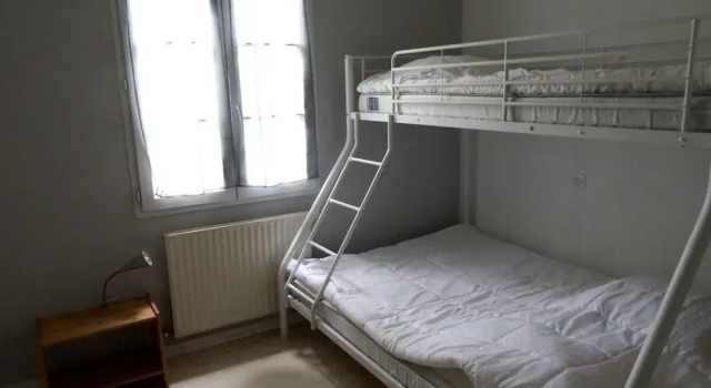 House With 4 Bedrooms in Rochefort, With Enclosed Garden and Wifi, Rezerwuj Hotel Hotele w Charente-Maritime z parkingiem, Parking
