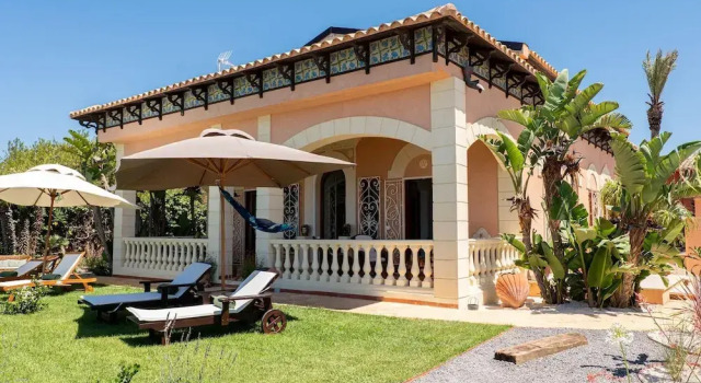 Villa Liberty in Villaggio Mose, Book Villa Hotels in Sicily with Parking, Parking