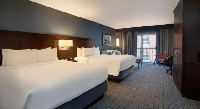 Четырёхместный номер Deluxe с балконом Courtyard Worcester