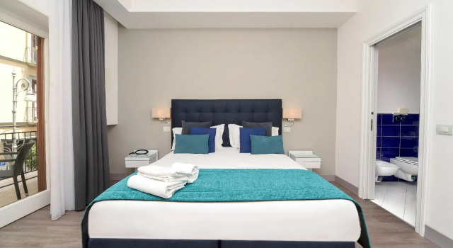 Полулюкс Hotel Sorrento City