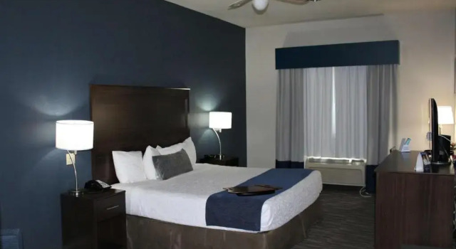 Номер Standard Best Western Plus Lake Dallas Inn & Suites