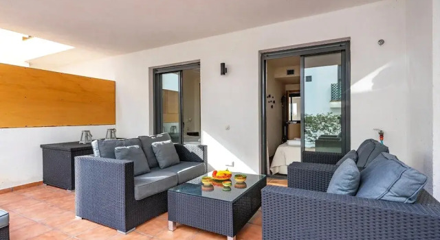Large Terrace Apartment and near the Pool Ref 38