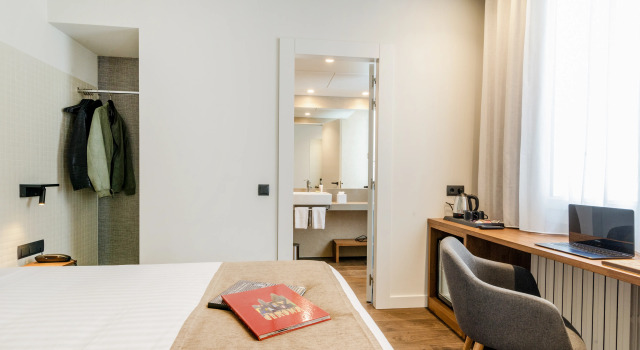 Peninsular, Book Hotel Girona Gironès, near Arab Baths Girona