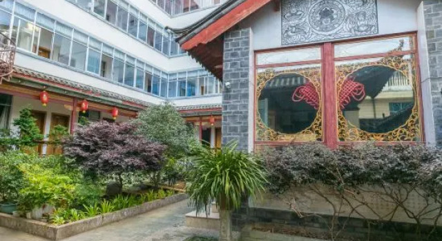 Dadongba Hotel Lijiang, Забронировать Отель Лицзян Юньнань, рядом с Улица Сквер-стрит Древнего города Даянь