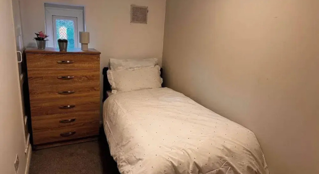 5 Bedroom Cosy Bloxwich Stay - Wifi & Free Parking, Varaa Lomakoti Mökit kohteessa Merseyside, Mökki