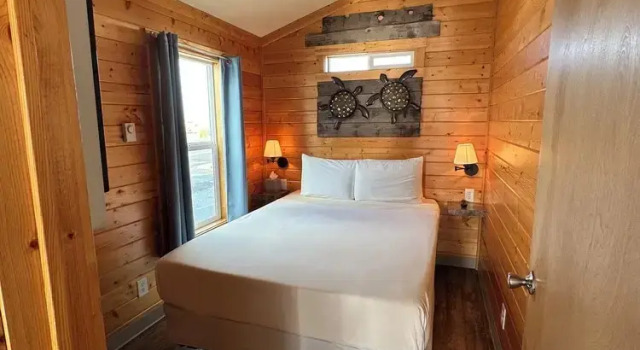 Коттедж c 1 комнатой с видом на воду Westport Marina Cottages
