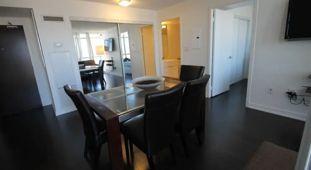 Executive Furnished Condos - L Tower, Varaa Hotelli Toronto 