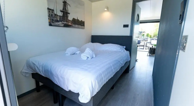 Houseboat in Heeg With Stunning Marina Views, Prenota Casa vacanze Hotel a Frisia con parcheggio, Parcheggio