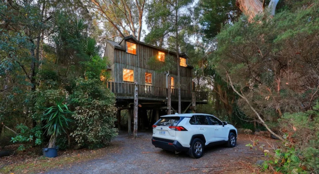 Семейный коттедж с 3 комнатами Crayfish Creek Van & Cabin Park