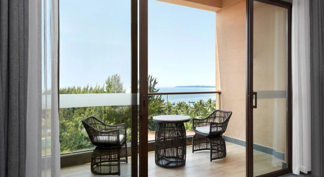 Двухместный номер Standard с балконом и с видом на море Sheraton Maoming Romantic Beach Resort