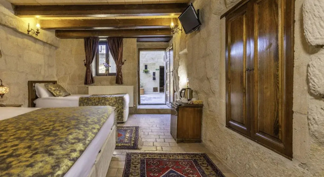 Трёхместный номер Deluxe с балконом Adora Cave Suites