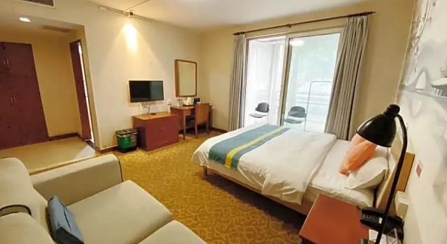Двухместный номер Standard с балконом Beijing RJ Brown City Center Hotel Tian An Men Forbidden City