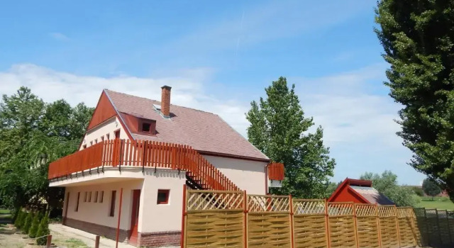Апартаменты с балконом Napsugár Apartman