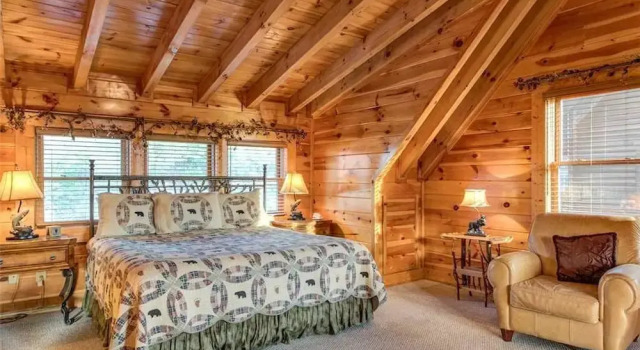 Mountain Paws Retreat 5 Bedroom Home with Hot Tub