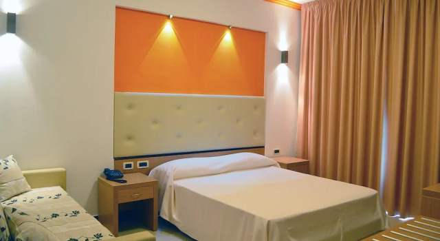 Трёхместный семейный номер Standard с балконом Park Hotel Tyrrenian