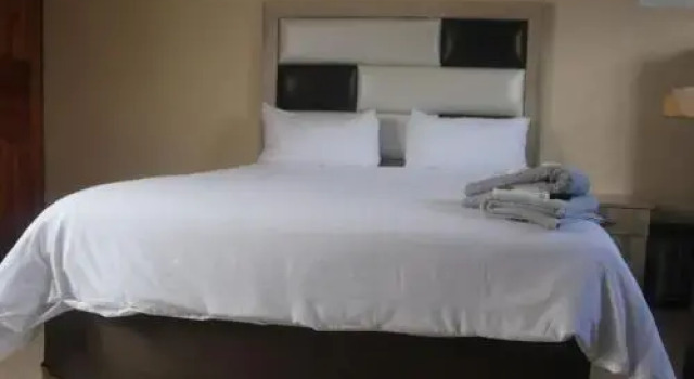 Mbopha Guest House, Забронировать Гостевой дом Улунди Квазулу-Наталь