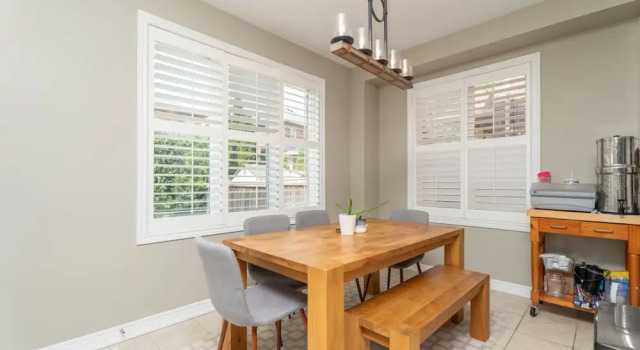 Stylish 4BR Oasis Peaceful Mississauga Location, Varaa Lomakoti Mississauga 