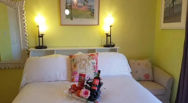 Bermuda Connections Guest House, Book Guesthouse Southampton Pembroke