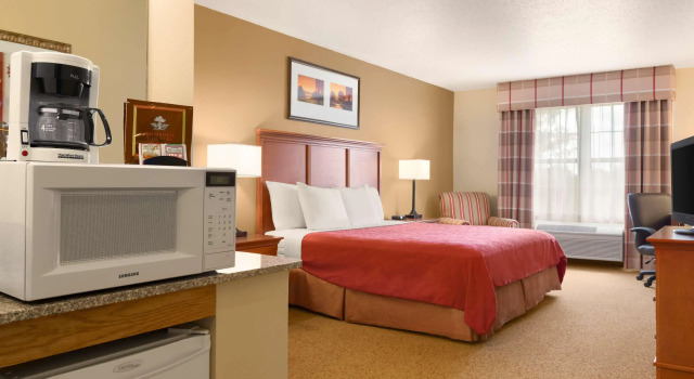 Country Inn & Suites by Radisson, Sycamore, IL