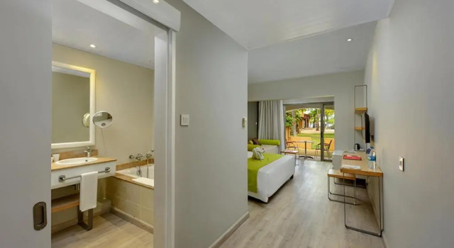 Двухместный номер Superior Mauricia Beachcomber Resort & Spa