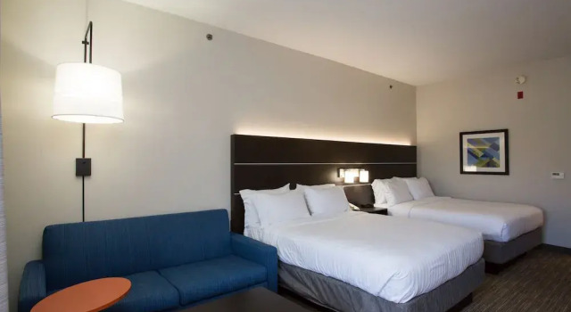 Четырёхместный люкс Holiday Inn Express Wilmington by IHG