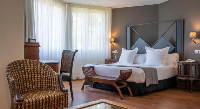 Полулюкс Deluxe Hotel Torres de Somo