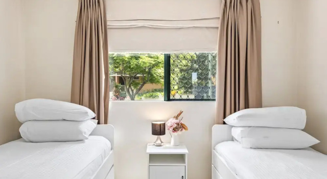 Albion Convenient Hideaway With Parking & Balcony
