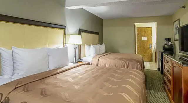 Четырёхместный номер Standard Roosevelt Hotel