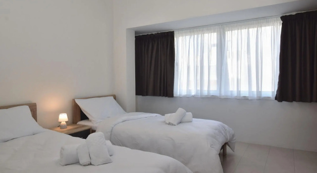 Bright and Spacious 2 Bedroom Apartment with Harbour View - 3