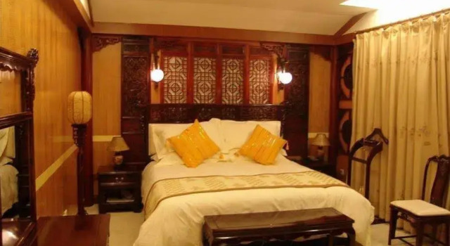 Lijiang Dian Jun Wang Hotel, Забронировать Отель Отели Лицзян по системе «всё включено», рядом с Улица Сквер-стрит Древнего города Даянь, Всё включено