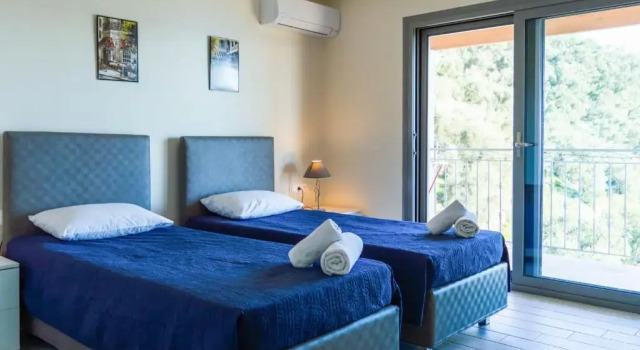 KALAMI SUNLIGHT by Sealand Villas, Забронировать Вилла Отели периферии Ионических островов с парковкой, Парковка