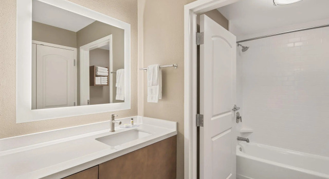 Четырёхместный номер Standard c 1 комнатой Staybridge Suites - Florence Center by IHG