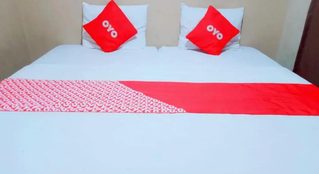 Номер Standard OYO 91876 Hotel Putri Gading 2