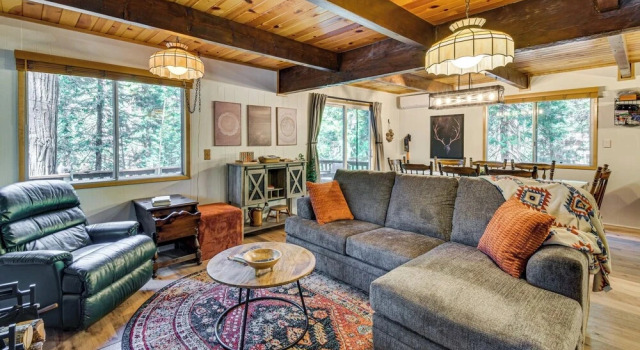 Sierra Nevada at Your Doorstep! Big Trees Cabin, Prenota Casa vacanze Dorrington Stati Uniti