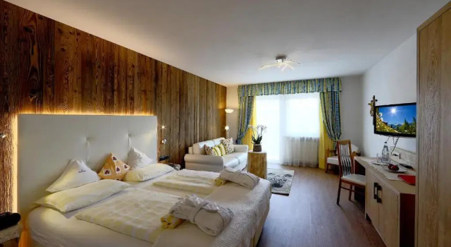 Четырёхместный люкс Superior Hotel Kristall