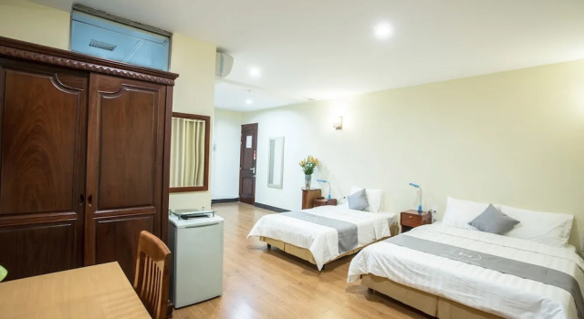 Трёхместный семейный номер Standard c 1 комнатой с видом на город My Lan Hanoi Hotel