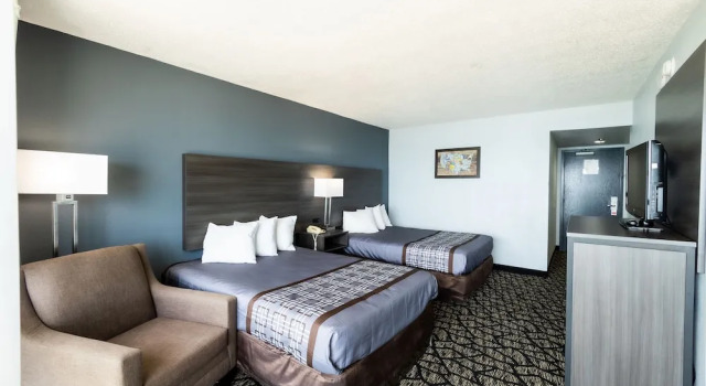 Четырёхместный номер Standard с видом на океан Seaview Hotel