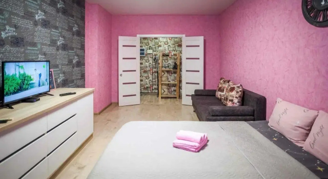 Sweet Home on 15a Kholmogorov Street, Prenota Appartamento Hotel a Udmurtia con parcheggio, Parcheggio