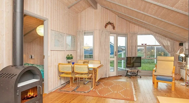 Traditional Holiday Home in Hvide Sande With Sauna, Rezerwuj Dom wakacyjny Domki letniskowe w Vestjylland, Domek