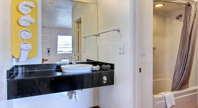 Номер Standard Super 8 by Wyndham Santa Clara