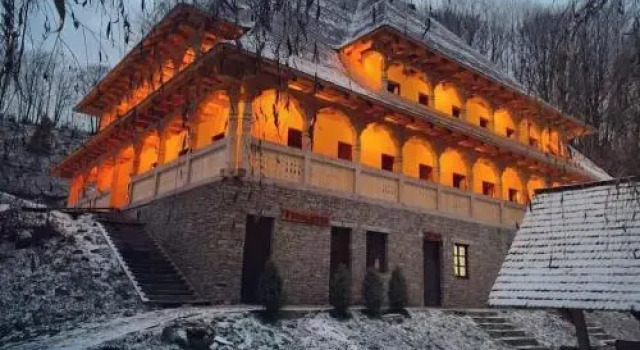 Păstrăvăria Alex, Rezerwuj Pensjonat Hotele w Carpathians - Romania z parkingiem, Parking