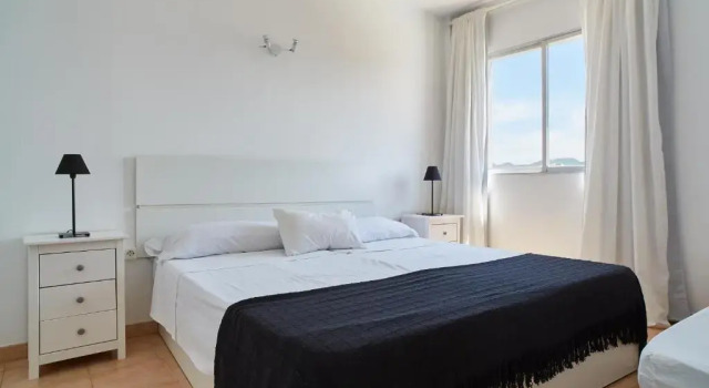 Апартаменты с видом на бассейн Apartamentos San Antonio Beach