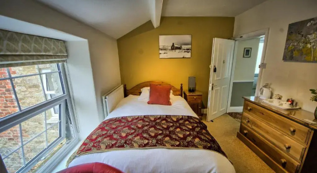 Номер Standard West End Guest House