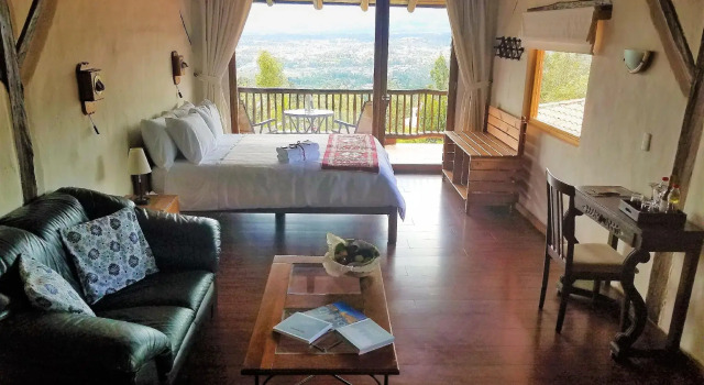 Standaard Vierpersoonskamer met balkon Ilatoa Lodge