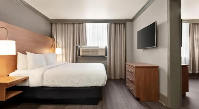 Двухместный номер Standard Days Inn by Wyndham Vancouver Downtown