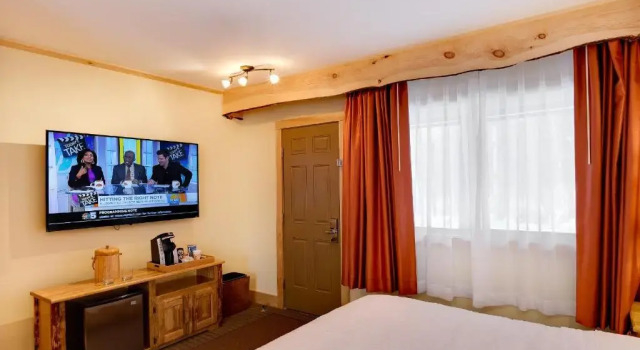 Номер Standard с видом на горы Adirondack Spruce Lodge