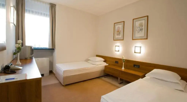 Standard Triple room Hotel Laguna Zagreb