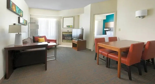 Четырёхместный люкс с 2 комнатами Residence Inn Dallas Park Central