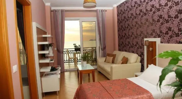 Семейный номер Standard с балконом Hotel Gold