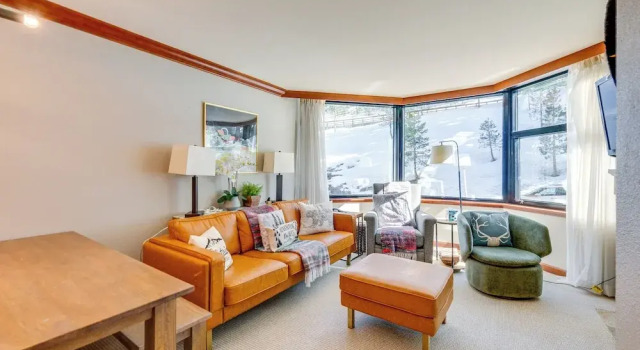 Olympic Valley Summer Stay! 2BR in Everline Resort, Забронировать Курортный отель Олимпик-Вэлли Скво-Вэлли, рядом с Squaw Creek Golf Course